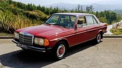 Vermelho Usado 1977 Mercedes 230 Sedan | € 17.500