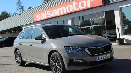 Cinzento Usado 2023 Skoda Scala Citadino | € 17.250 (Preço justo)