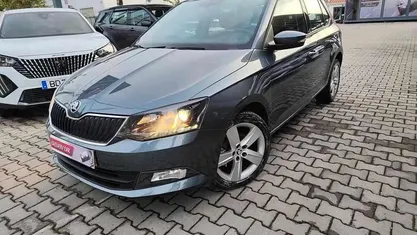 Usado Skoda Fabia Style 90 HP (66 kW) 2015