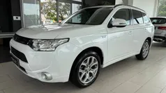 Branco Usado 2015 Mitsubishi Outlander P-HEV | € 15.990 (Preço justo)