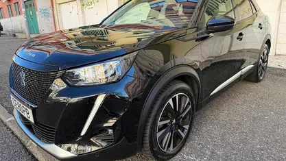 Usado Peugeot e-2008 Allure 100 kW (136 HP) 2020 SUV