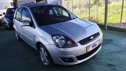 Usado Ford Fiesta Trend 75 HP (55 kW) 2007 Cinza Citadino