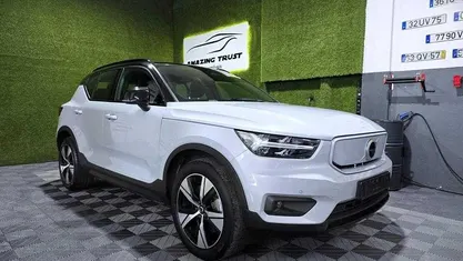 Cinzento Usado 2021 Volvo XC40 R-Design SUV | € 29.450 (Preço justo)