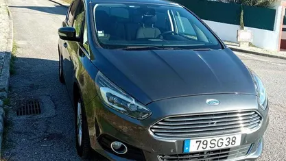 Cinzento Usado 2016 Ford S-MAX Titanium Monovolume | € 16.750 (Preço justo)