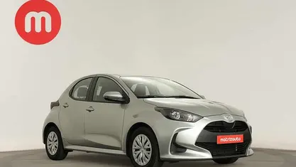 Cinzento Usado 2024 Toyota Yaris | € 18.699 (Preço justo)