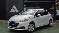 Branco Usado 2016 Peugeot 208 Style Citadino | € 10.900 (Preço justo)