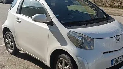 Usado Toyota iQ 68 HP (50 kW) 2009 Branco Citadino