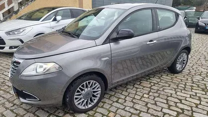 Cinza Usado 2012 Lancia Ypsilon S Citadino | € 6.499 (Preço justo)