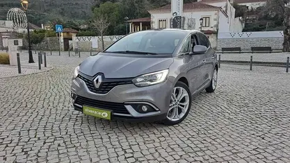 Cinzento Usado 2017 Renault Scénic IV Monovolume | € 14.950 (Preço justo)