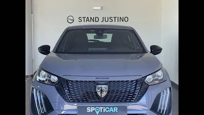 Usado Peugeot 2008 Active 100 HP (73 kW) 2024 Cinzento SUV