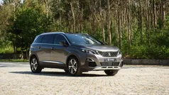 Cinza Usado 2020 Peugeot 5008 GT-line Monovolume | € 23.990 (Bom preço)
