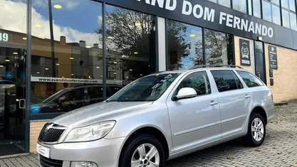 Cinza Usado 2012 Skoda Octavia Ambition Carrinha | € 9.000 (Bom preço)
