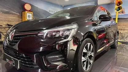 Preto Usado 2023 Renault Clio V Evolution | € 15.500 (Preço justo)