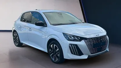 Usado 2025 Peugeot e-208 Allure Citadino | € 30.750 (Preço justo)