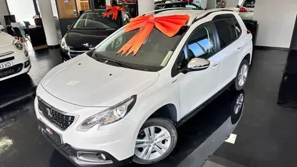 Branco Usado 2019 Peugeot 2008 Style SUV | € 11.850 (Bom preço)