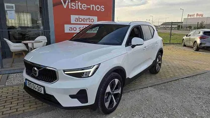 Branco Usado 2025 Volvo XC40 Core SUV | € 39.990 (Preço justo)