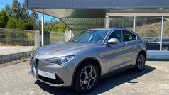 Cinzento (metalizado) Usado 2018 Alfa Romeo Stelvio Super SUV | € 24.990 (Preço justo)