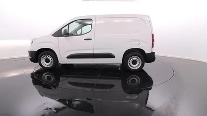 Branco Usado 2023 Opel Combo Monovolume | € 19.900 (Preço justo)