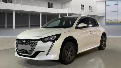 Usado Peugeot e-208 Allure 100 kW (136 HP) 2021 Citadino