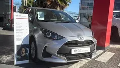 Cinzento Usado 2023 Toyota Yaris Comfort | € 18.250 (Preço justo)