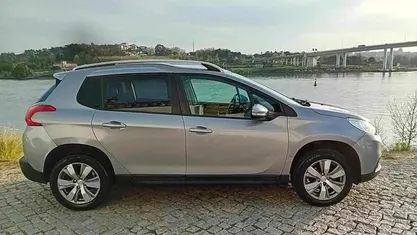 Cinzento Usado 2013 Peugeot 2008 SUV | € 3.500