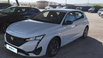 Branco Novo 2025 Peugeot 308 Style Sedan | € 29.500 (Preço justo)