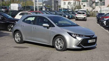 Cinzento Usado 2021 Toyota Corolla Comfort Citadino | € 22.400 (Preço justo)