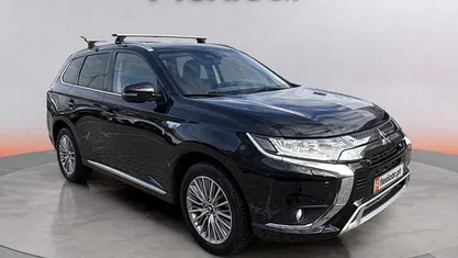 Preto Usado 2019 Mitsubishi Outlander P-HEV | € 22.490 (Preço justo)