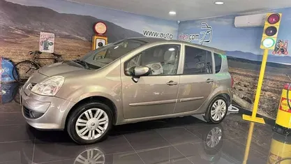 Usado Renault Modus Dynamique 85 HP (62 kW) 2008 Dourado Monovolume
