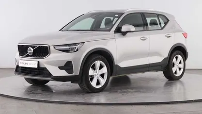 Cinzento Usado 2024 Volvo XC40 SUV | € 35.900 (Preço justo)