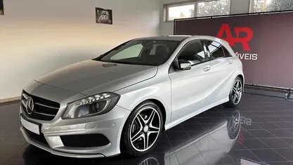 Cinzento Usado 2012 Mercedes A200 | € 15.490 (Preço justo)