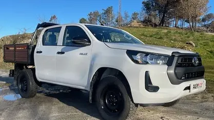 Branco Usado 2023 Toyota HiLux Pickup | € 41.400 (Caro)