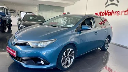 Azul Usado 2015 Toyota Auris Hybrid | € 14.750 (Preço justo)