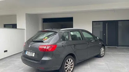 Usado Seat Ibiza 86 HP (63 kW) 2010 Cinzento Sedan