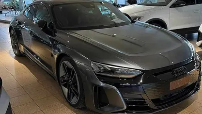 Cinzento Usado 2022 Audi e-tron GT quattro Premium Sedan | € 64.990 (Preço justo)
