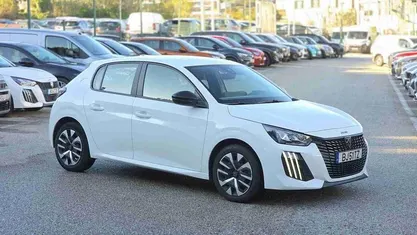 Branco Usado 2024 Peugeot 208 Active Citadino | € 17.490 (Preço justo)