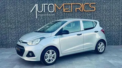 Cinza Usado 2014 Hyundai i10 Select Citadino | € 7.500 (Preço justo)