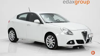 Usado Alfa Romeo Giulietta 105 HP (77 kW) 2015 Branco Citadino