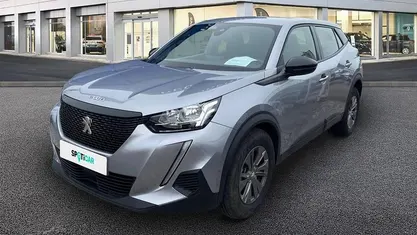 Usado Peugeot 2008 Active 100 HP (73 kW) 2022 Cinzento SUV