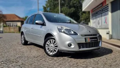 Cinzento Usado 2011 Renault Clio II Carrinha | € 5.750 (Preço justo)