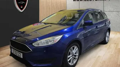 Azul Usado 2016 Ford Focus Sedan | € 10.950 (Preço justo)