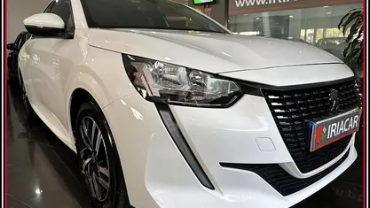 Usado 2020 Peugeot 208 Allure Citadino | € 14.350 (Preço justo)