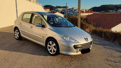 Cinzento Usado 2007 Peugeot 307 Sedan | € 2.990 (Preço justo)