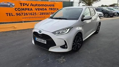 Usado Toyota Yaris Hybrid 115 HP (84 kW) 2021 Branco