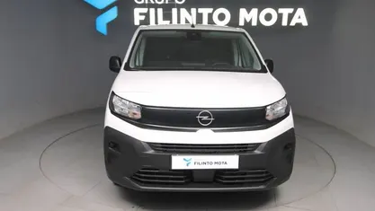 Usado Opel Combo 100 HP (73 kW) 2025 Branco Sedan