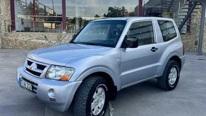 Cinzento Usado 2005 Mitsubishi Pajero SUV | € 18.900 (Bom preço)