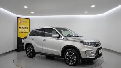Cinzento Usado 2024 Suzuki Vitara GLX SUV | € 27.580 (Preço justo)