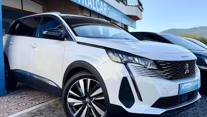 Branco Usado 2024 Peugeot 5008 Allure SUV | € 27.950 (Preço justo)
