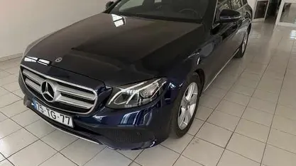 Usado Mercedes E220 194 HP (142 kW) 2017 Azul Carrinha