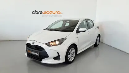 Usado Toyota Yaris Hybrid 92 HP (67 kW) 2021 Branco